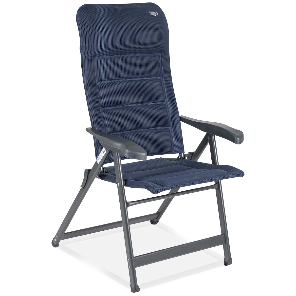 1149074 Een zeer luxe standenstoel. Deze stoel biedt maximaal comfort door de in 7 standen verstelbare rugleuning en de gepolsterde 3D stof. De comfortabele vulling van deze stof is extra luchtdoorlatend en houdt door de open celstructuur geen vocht vast. Hierdoor is de stoel veel sneller droog dan stoelen met een traditionele schuimvulling. Daarnaast zijn zowel de rugleuning, de zitting en de armleggers ergonomisch gevormd. De stoel is voorzien van een geanodiseerd H-frame voor extra stabiliteit en stevigheid. Ingeklapt is deze stoel zeer compact en daardoor gemakkelijk mee te nemen. Maximale belasting: 140 kilogram.